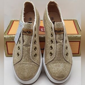 Mudd Kids Gold Glitter Sneakers No Lace Size 3